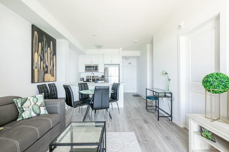 Simply Comfort Modern Hamilton Apartment