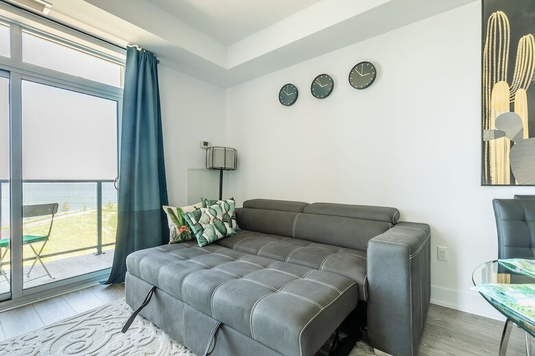 Simply Comfort Modern Hamilton Apartment