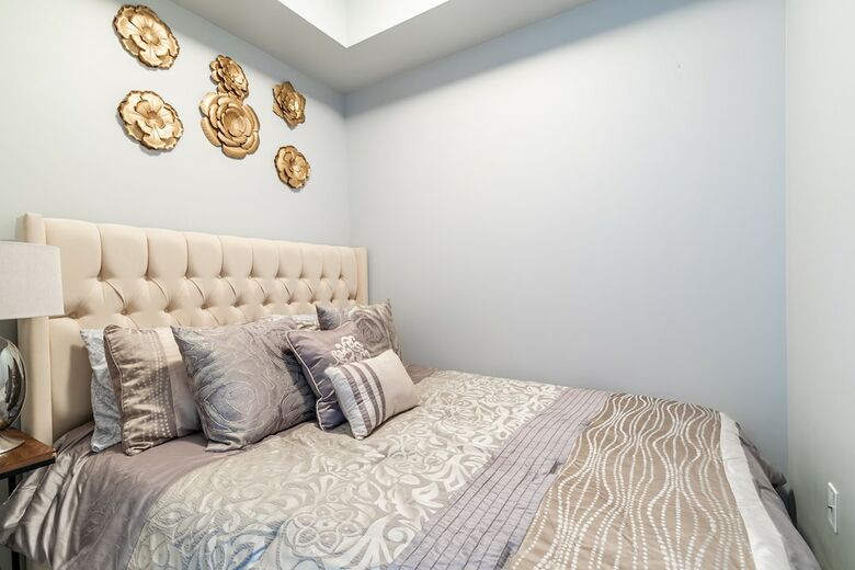 Simply Comfort Modern Hamilton Apartment