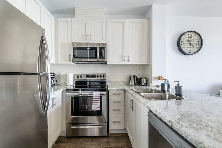 Simply Comfort Modern Hamilton Apartment