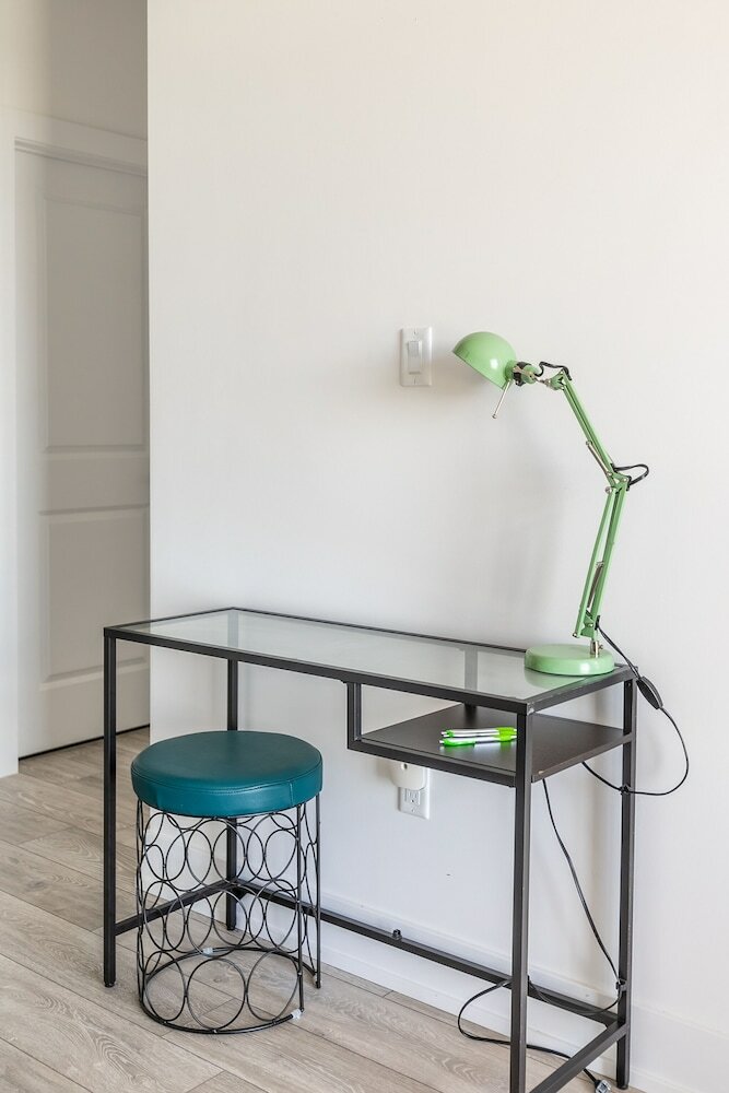 Simply Comfort Modern Hamilton Apartment