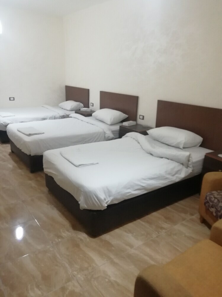 Al-houriat Hotel