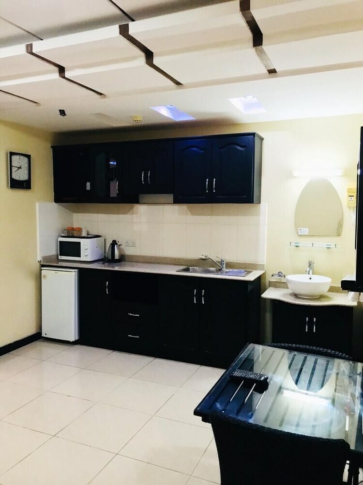 Urban Rose Hotel And Apartment
