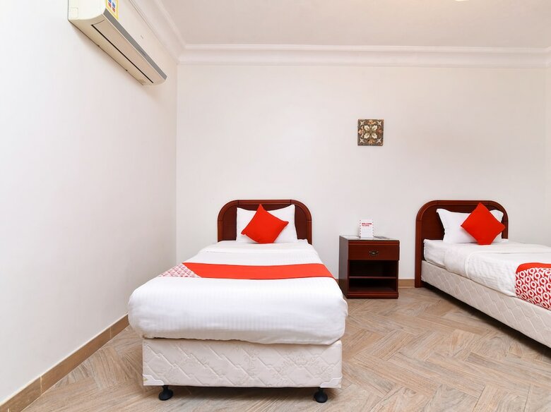 Oyo 415 Golden Gate Hotel