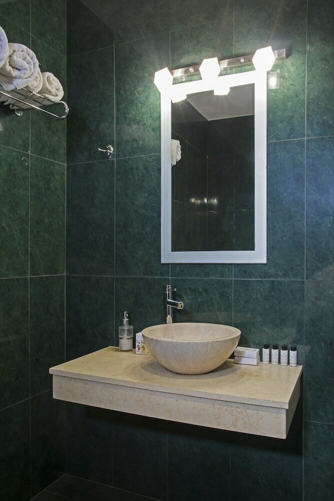Xemoni Hotel
