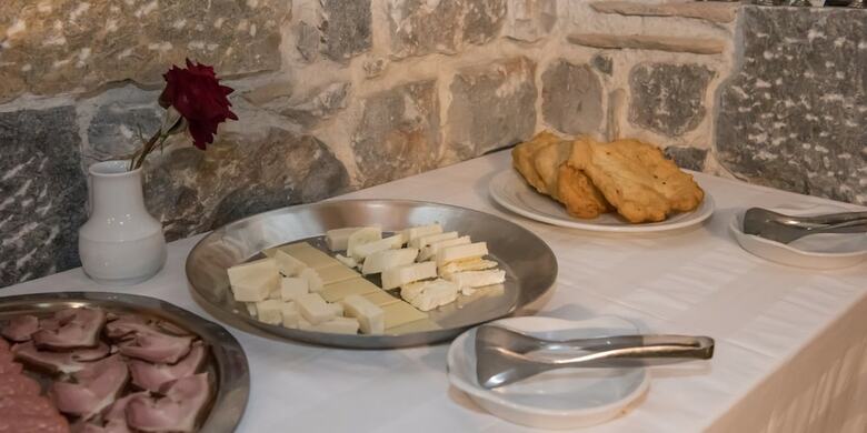 Xemoni Hotel