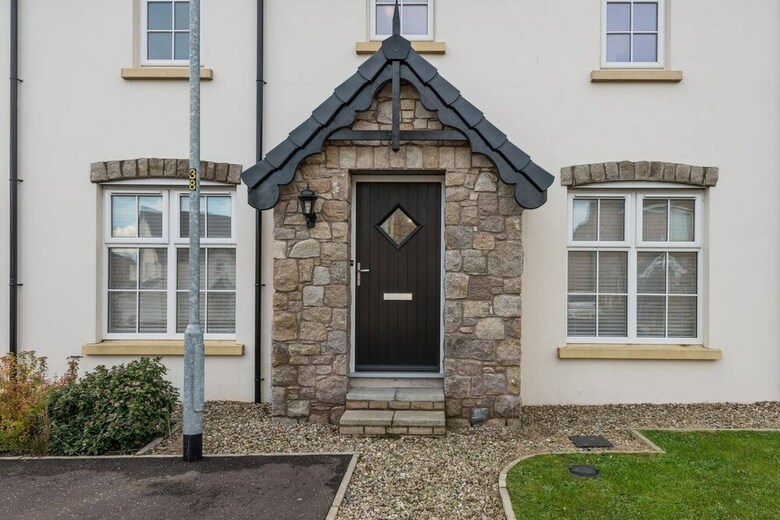 Stylish & Modern 3 Bedroom Home