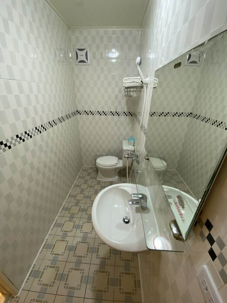 Bed & Breakfast Loju Sunrise Inn