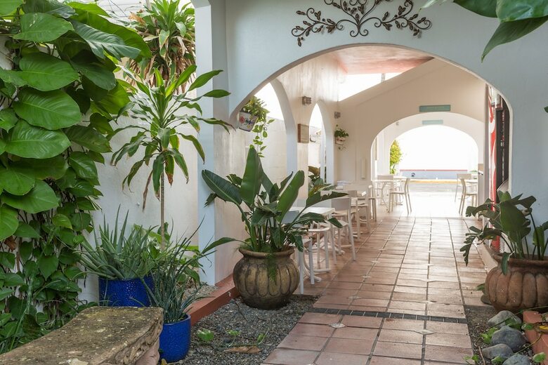 Bed & Breakfast Tres Palmas Inn