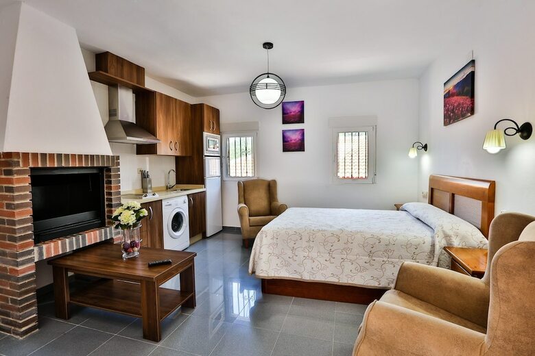 Apartamentos El Madro�al