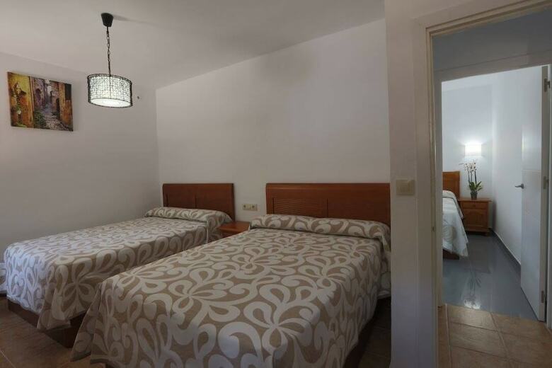 Apartamentos El Madro�al