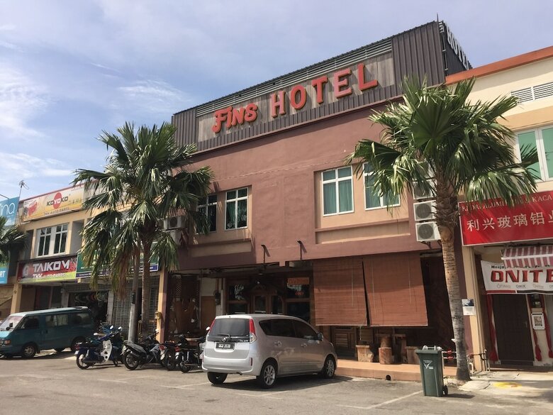 Oyo 89976 Fins Hotel