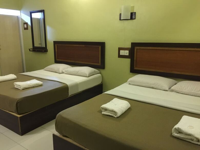 Oyo 89976 Fins Hotel