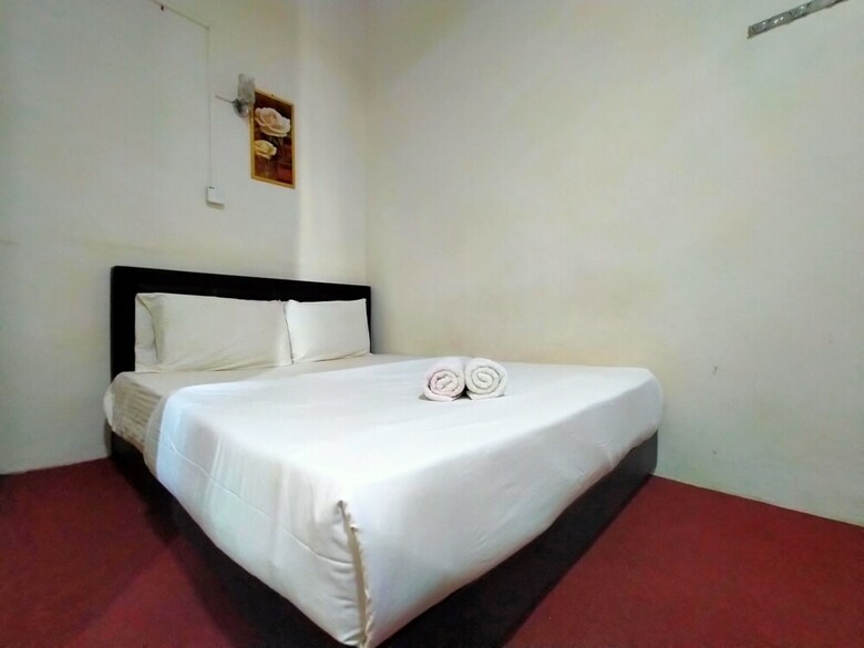 Spot On 89994 Rz Gold Hotel