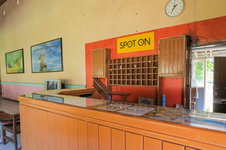 Hostal Spot On 2465 Hotel Raung View