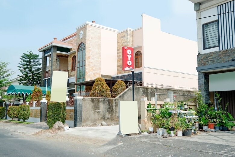 Hotel Oyo 1611 Four D'home