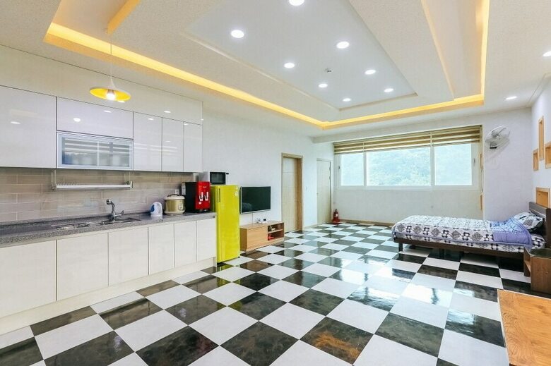 Sun And Moon Pension