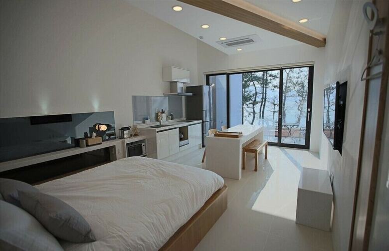 The Hill Pool Villa Pension