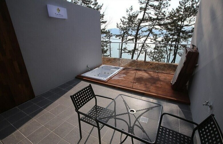The Hill Pool Villa Pension