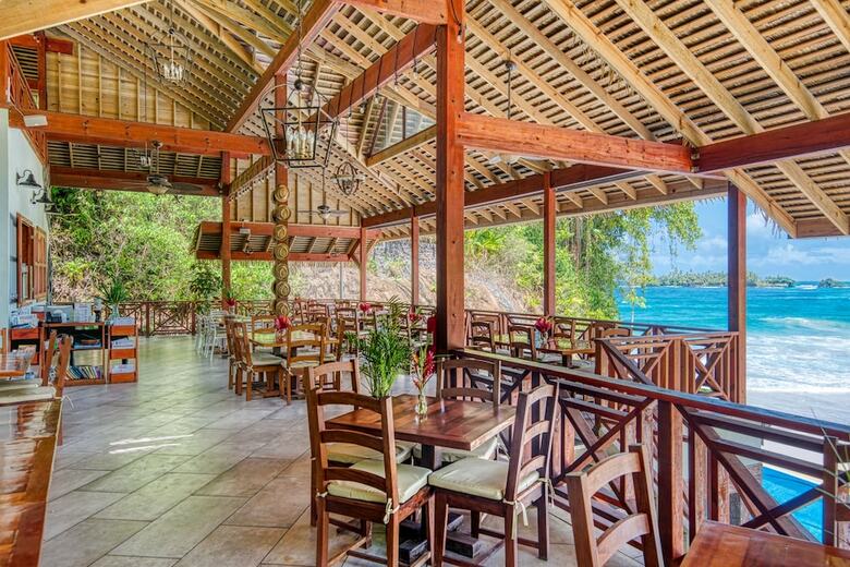 Hotel Red Frog Beach Resort