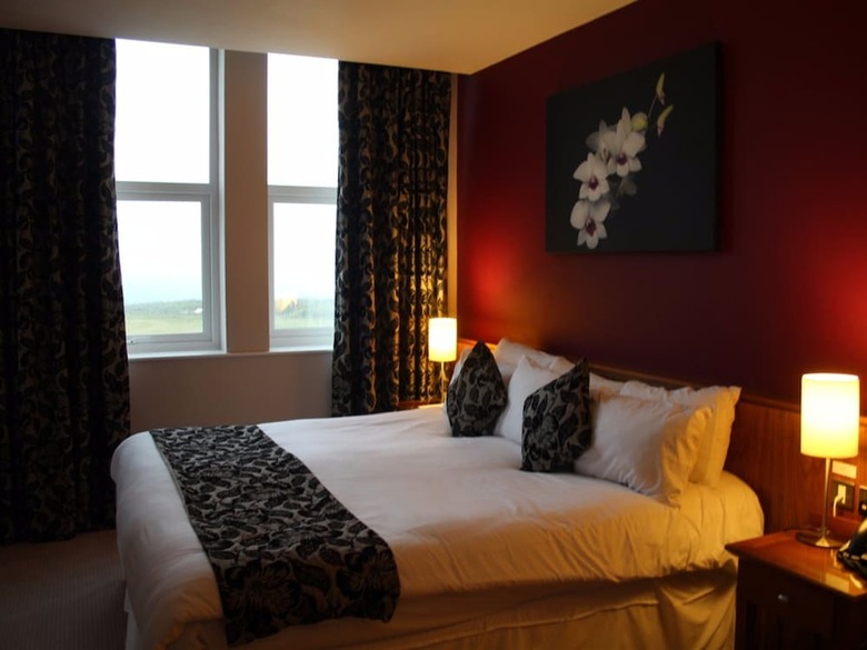 Admiralty Hotel & Restaurant