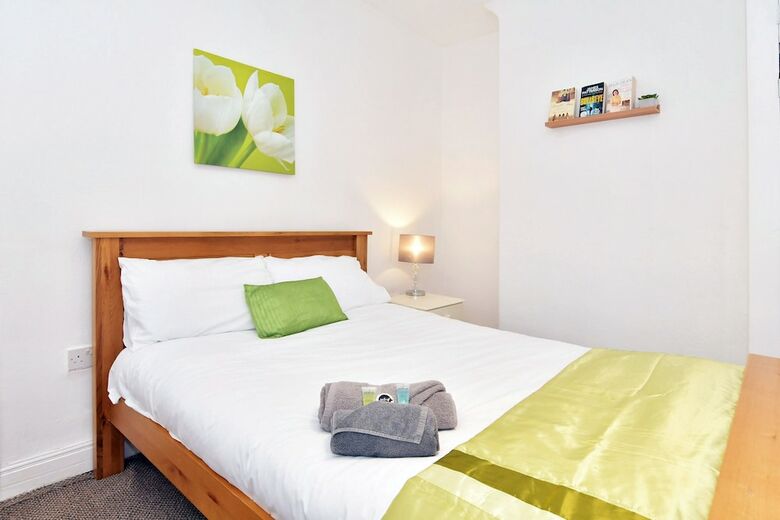Bed & Breakfast Townhouse @ Hanley Road Stoke