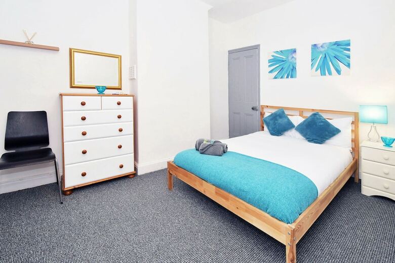 Bed & Breakfast Townhouse @ Hanley Road Stoke