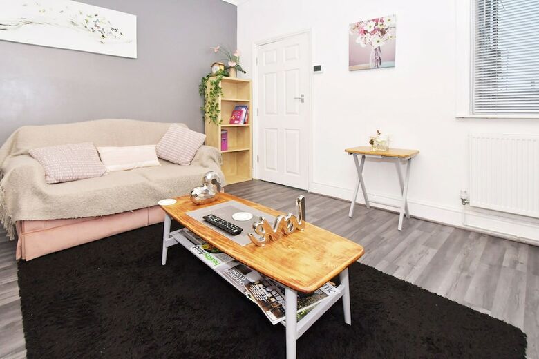Bed & Breakfast Townhouse @ Hanley Road Stoke