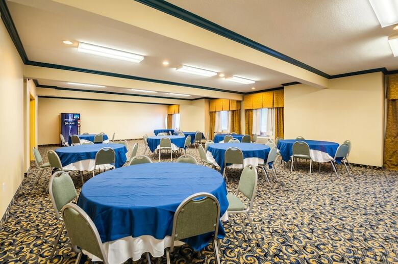 Hotel Comfort Inn And Suites