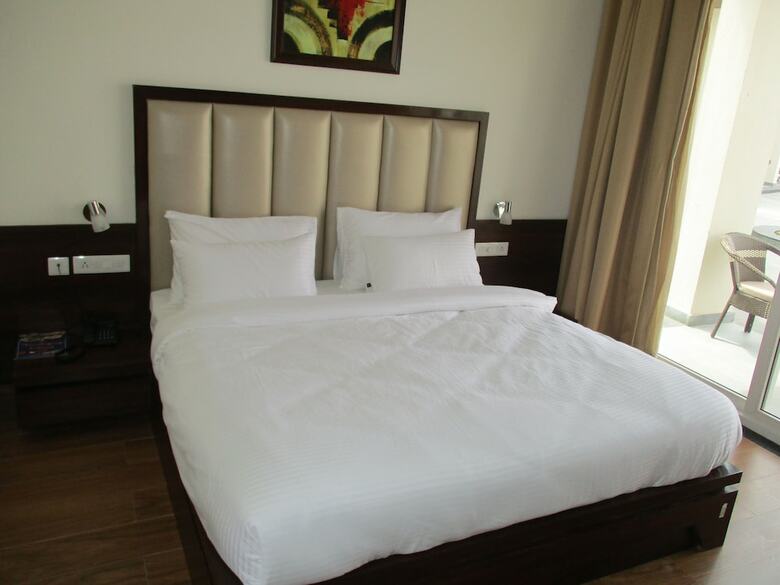 Sentara Hotel And Resort