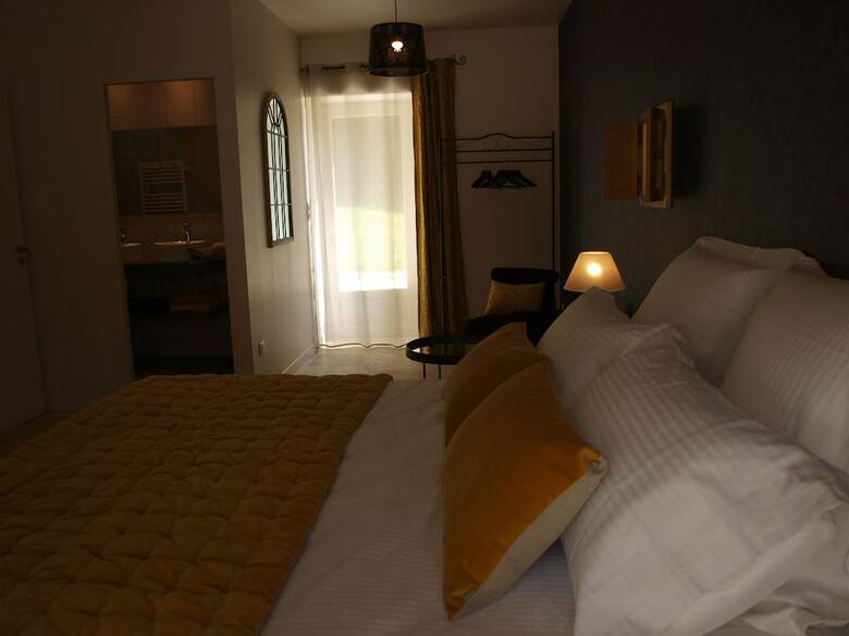 Domaine Des Pierres Blanches - B&B
