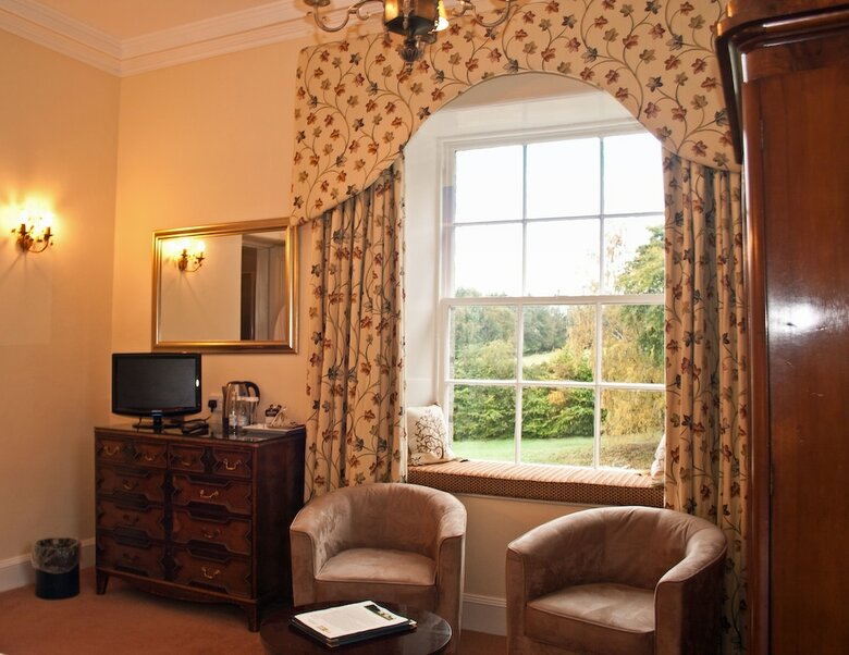 Hotel Raemoir House