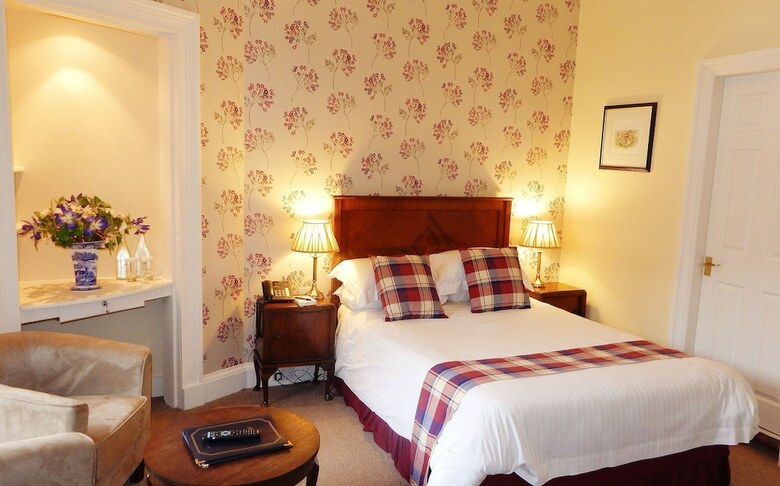Hotel Raemoir House