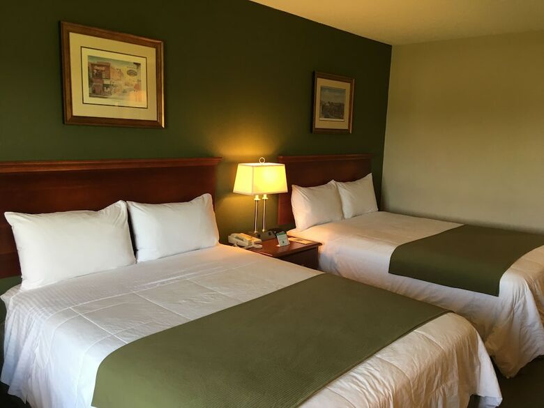 Hotel Round Hill Inn
