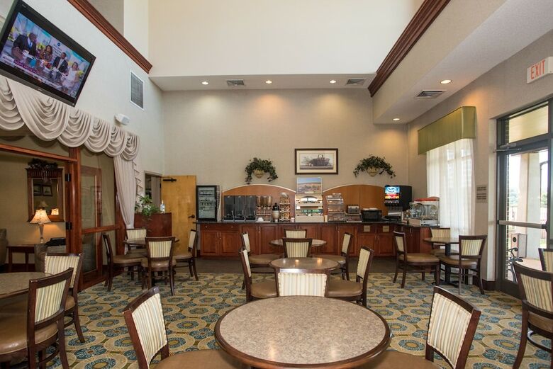 Hotel Round Hill Inn