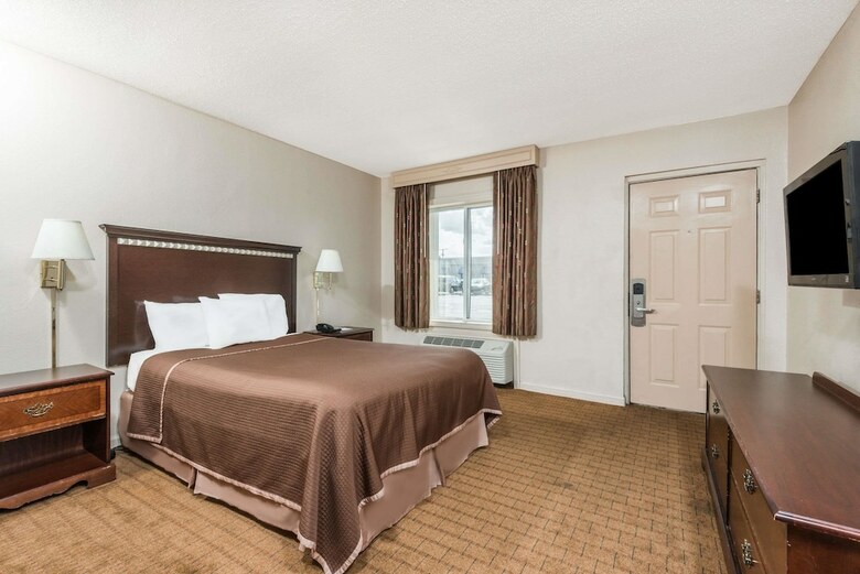 Hotel Howard Johnson By Wyndham Springfield