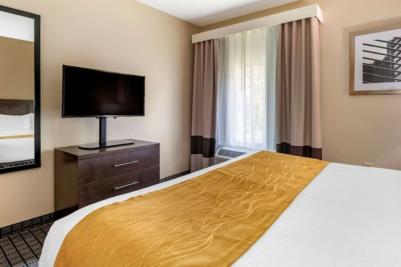 Hotel Quality Inn & Suites