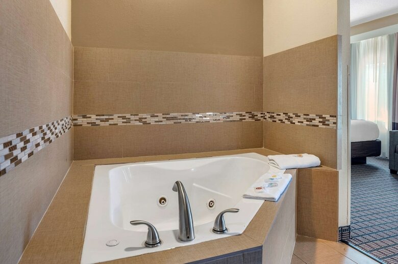 Hotel Quality Inn & Suites
