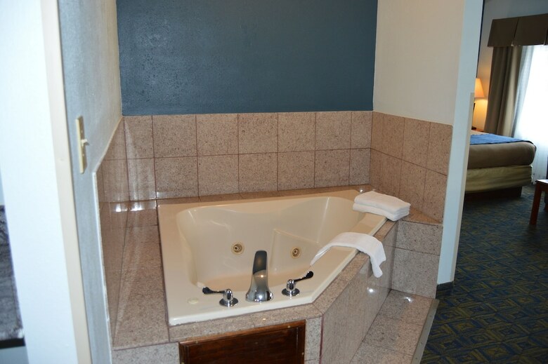 Hotel Quality Inn & Suites