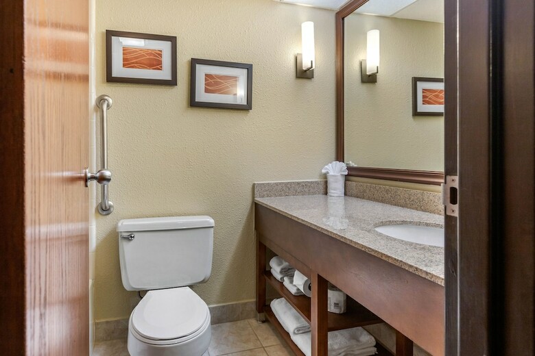 Hotel Comfort Inn Airport