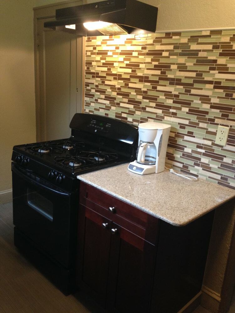 Hotel Travel Inn & Suites