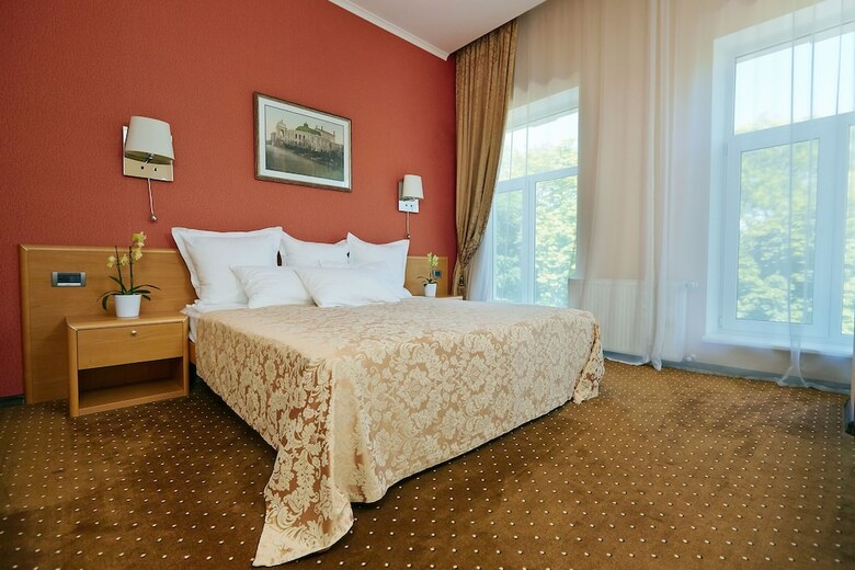 Aleksandrovskiy Hotel