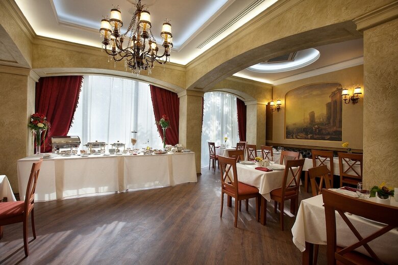 Aleksandrovskiy Hotel
