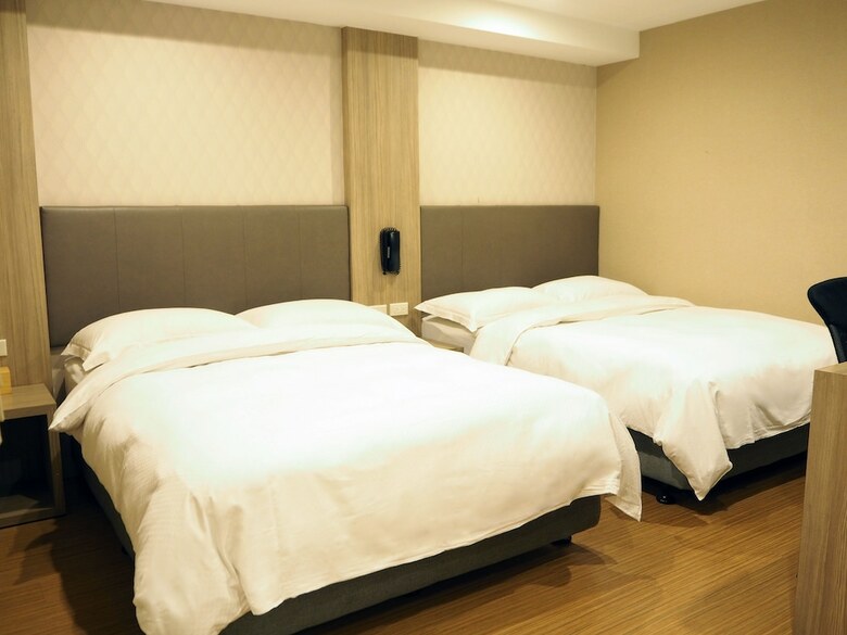 The Riverside Hotel International