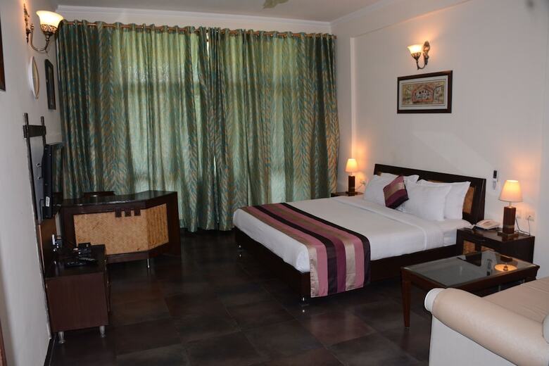 Hotel Naturoville Ayurvedic And Yoga Retreat By Opensky