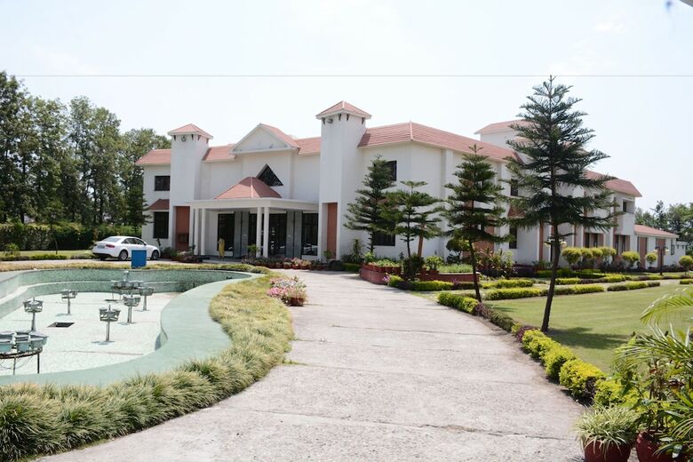 Hotel Naturoville Ayurvedic And Yoga Retreat By Opensky