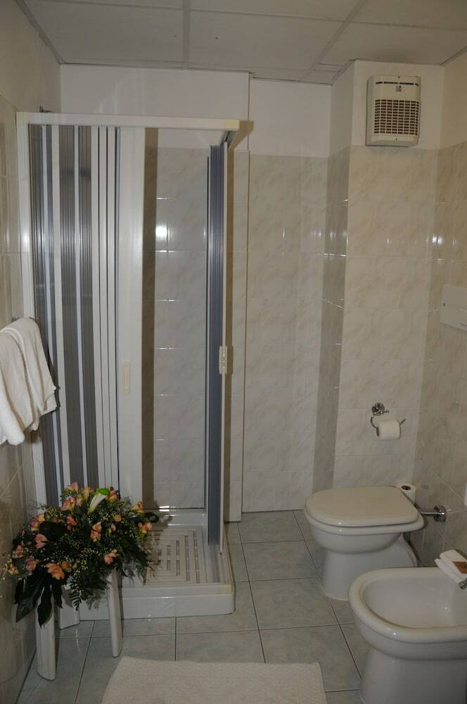 Kiris Hotel