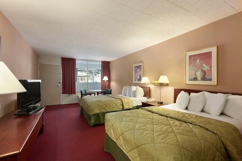Hotel Red Carpet Inn Hazleton