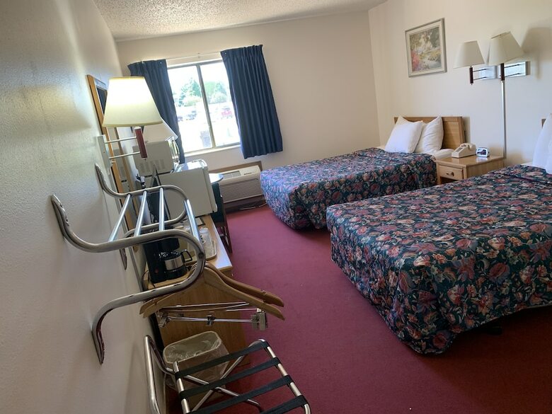 Hotel Designer Inn & Suites