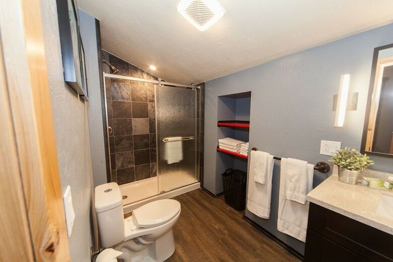 Motel Log Cabin Lodge & Suites